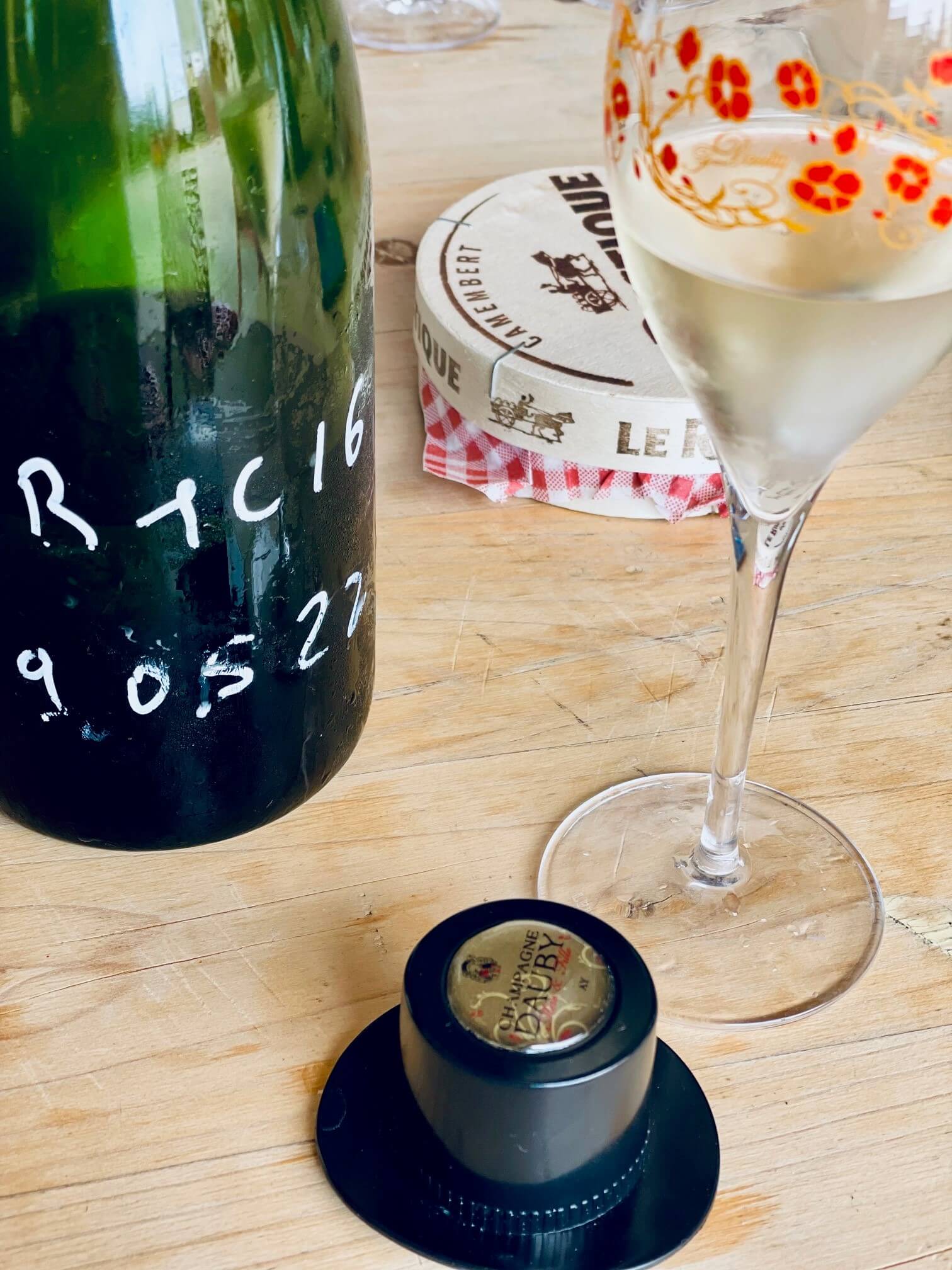 Sparkling-Club image wine glasses